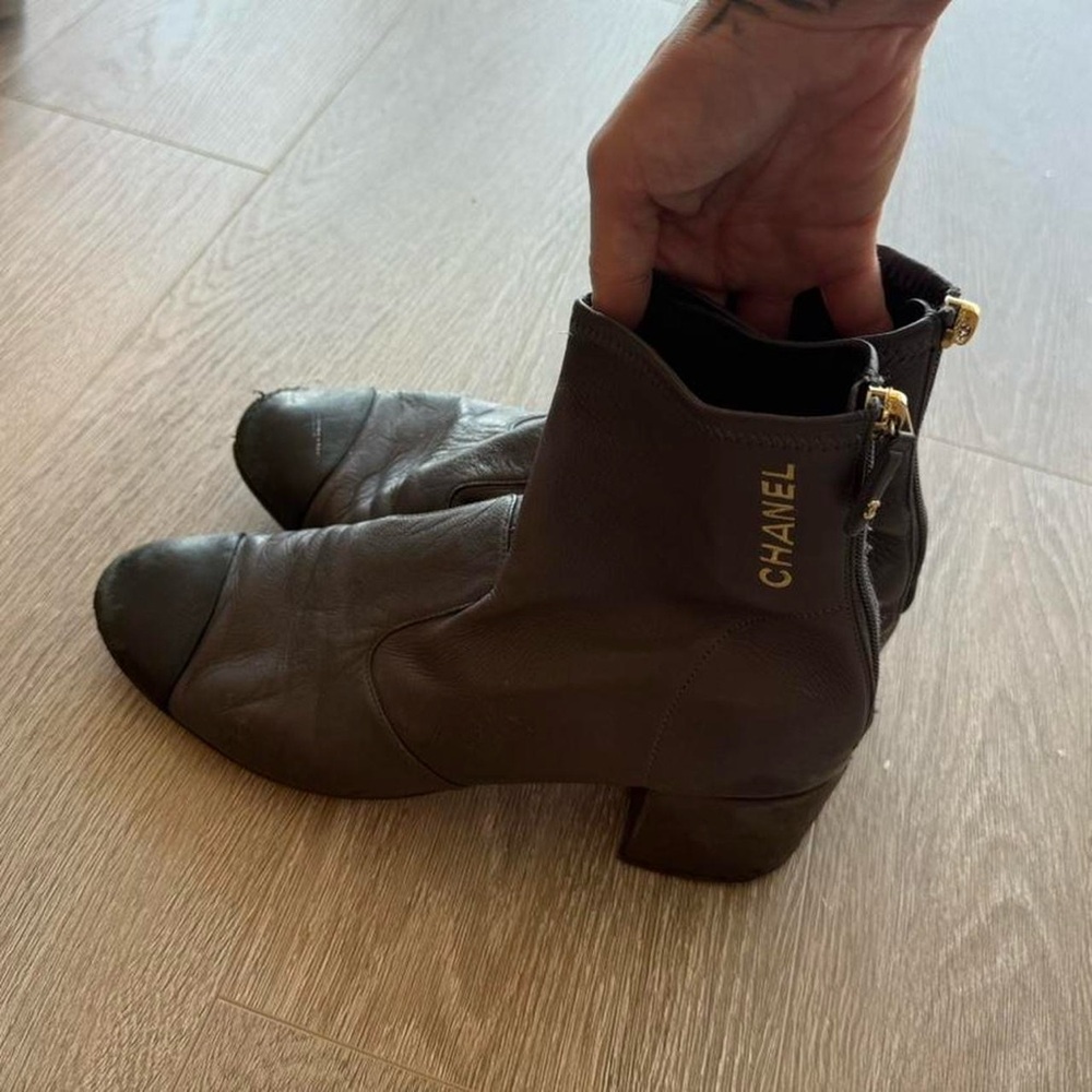 CHANEL Interlocking CC Logo Leather Boots - Fair Condition